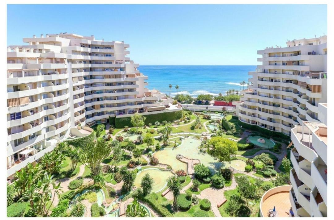 El Estudio De La Playa Benalbeach 324 Gran Terraza Vistas Al Mar Benalmádena Exteriér fotografie